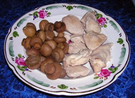 Жюльєн з куркою і грибами