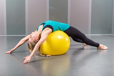 11 Exerciții pentru întinderea unui set de exerciții pentru întinderea mușchilor spatelui, gâtului și umerilor, taliei și a tuturor