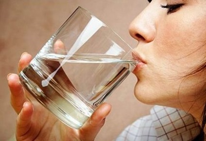 7 moduri de a curăța apa de la robinet la domiciliu