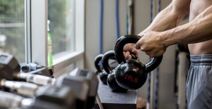 8 Exerciții cu greutăți pentru dezvoltarea musculaturii de formare a corpului superior