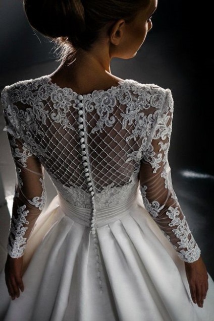 Атласну весільну сукню які бувають і як вибрати