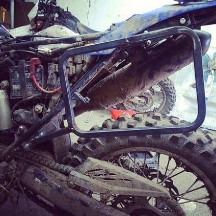 Rack könnyű enduro vagy YAMAHA wr250r elvegye 15 liter benzint és legfeljebb 35 kg terhelés (fény) Rack könnyű enduro vagy YAMAHA wr250r elvegye 15 liter benzint és akár 35 kg-os terhelés