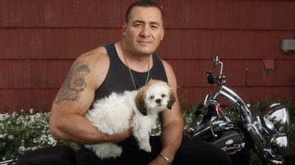 O bandă de motocicliști americani protejează animalele