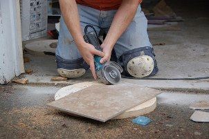 Чим різати керамічну плитку і керамограніт інструкція як різати болгаркою і плиткорізів -