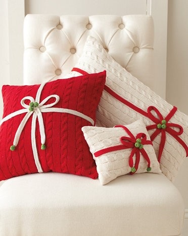 Декоративні новорічні подушки прикрашаємо своїми руками