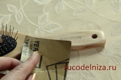 Декорування в техніці декупаж дерев'яної гребінця для дівчини