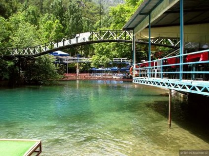Un picnic lung pe râul Dim Sum, un sfat de la turist ser_inc pe