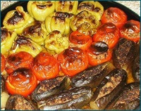 Долма (толма) з помідорів, болгарського перцю та баклажанів, кавказька кухня