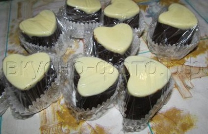 Домашні шоколадні цукерки з кокосовою начинкою, смачно фото