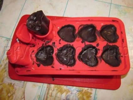 Bomboane de ciocolată cu umplutură de nucă de cocos, fotografie delicioasă