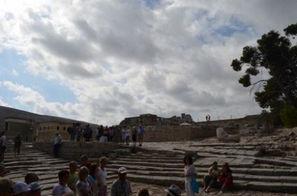 Excursie la palatul din Knossos