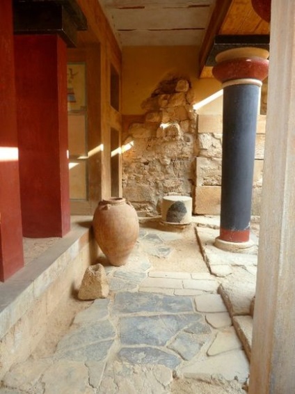 Excursie la palatul din Knossos