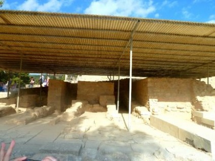 Excursie la palatul din Knossos