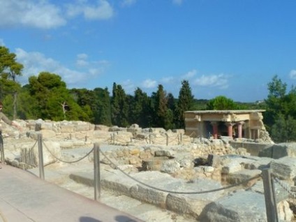 Excursie la palatul din Knossos