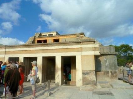 Excursie la palatul din Knossos