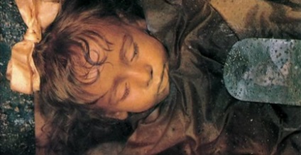 Ця дівчинка померла 100 років тому, але як і раніше виглядає як жива!