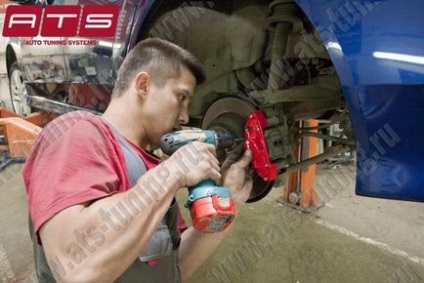 Honda acordă 8 instalări de garnituri brembo pe diapozitiv