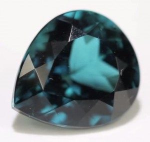 Индиголит або синій турмалін, чарівний світ дорогоцінних каменів