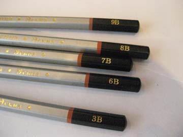 Instrumente pentru artiști, creioane, perii, malțuri
