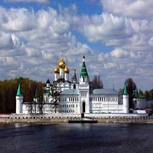 Mănăstirea Ipatievsky din Kostroma. Program de lucru, program de servicii divine, adresă și călătorie foto - viață