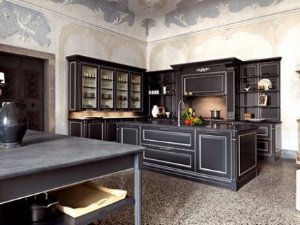 Bucătărie italiană în stil clasic și tradițional, fotografie de interior