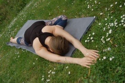 Yoga pentru relaxare, ameliorarea stresului, stres și oboseală după o zi lucrătoare