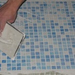 Care grouting pentru plăci în baie este mai bun decât silicon sau epoxidice