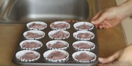 Cum să gătiți un cupcake cu gem în cuptorul pas cu pas cu o fotografie