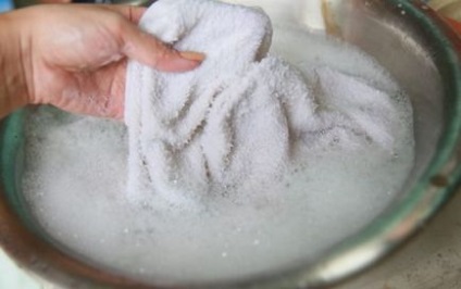 Cum se spală lucrurile albe într-o mașină de spălat este ușor de învățat