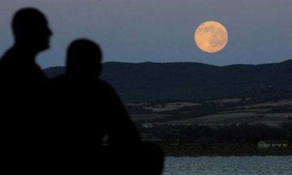 Hogyan működik szuperhold az emberek és viselkedésük