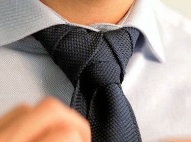 Hogyan kössünk nyakkendőt lépésről lépésre a kép -, hogyan kell nyakkendőt kötni