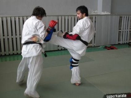 Karatiștii pentru Cupa Mondială sunt instruiți de un cioban-boxer Rodion Ciobanesc
