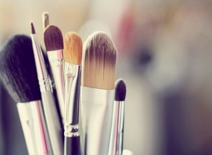 Perii pentru make-up, care ar trebui să fie în sacul cosmetic al fiecărei fete, femeie