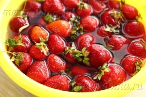 Căpșuni în sirop (rețetă simplă pentru iarnă)