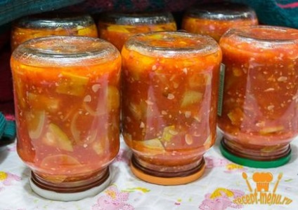 Консервований салат з кабачків на зиму в томаті