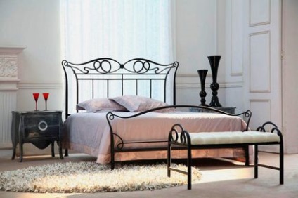 Tipuri de paturi forjate și reguli de alegere, fotografie în interior