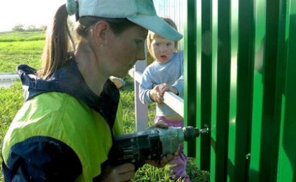 Кріплення профнастилу методи, особливості (фото, відео)