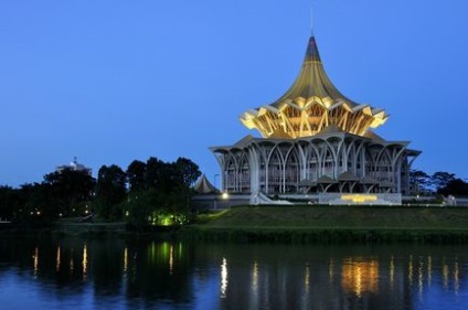 Kuching este capitala statului Sarawak din Borneo