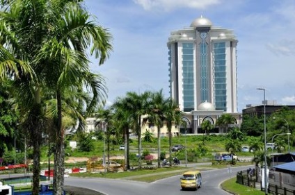 Kuching este capitala statului Sarawak din Borneo