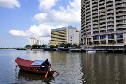 Kuching este capitala statului Sarawak din Borneo