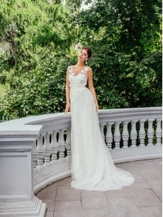Купити недорогі весільні сукні з довгим шлейфом, сукні з великим хвостом фото і ціни в москві