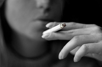 Куріння призводить до втрати слуху