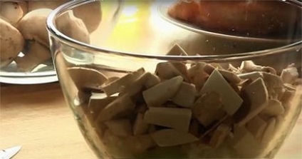 Töltött csirke gombával a sütőben - lépésről lépésre recept fotók