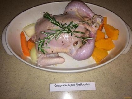 Курка гриль фарширована гарбузом і морквою рецепт з фото