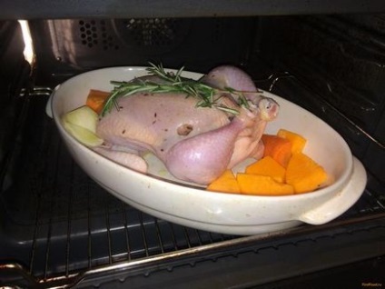 Găină de pui plină cu dovleac și rețetă de morcovi cu fotografie