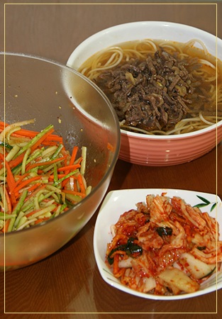 Macaroane în coreeană (kuksu)