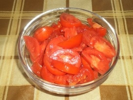 Літній салат з помідорів і огірків, готуємо просто і смачно