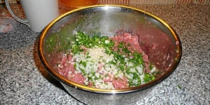 Lula-kebab de la pui pe un grătar, într-un cuptor, într-o tigaie