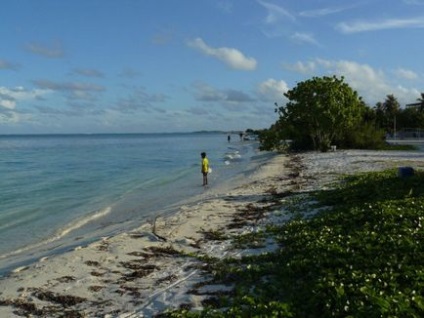 Maafushi este o insulă din Maldive, unde puteți alege un hotel ieftin și puteți călători pe alte insule