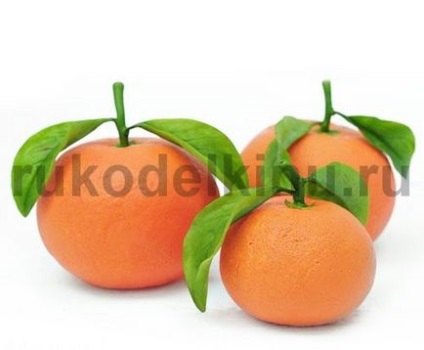 Mandarine cu mâinile lor